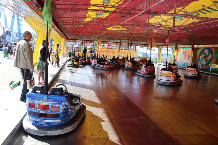 Wiesn-Fahrgeschäfte: Auto-Scooter Lindner - der familienfreundliche Autoscooter auf dem Oktoberfest (©Foto. Martin Schmitz)